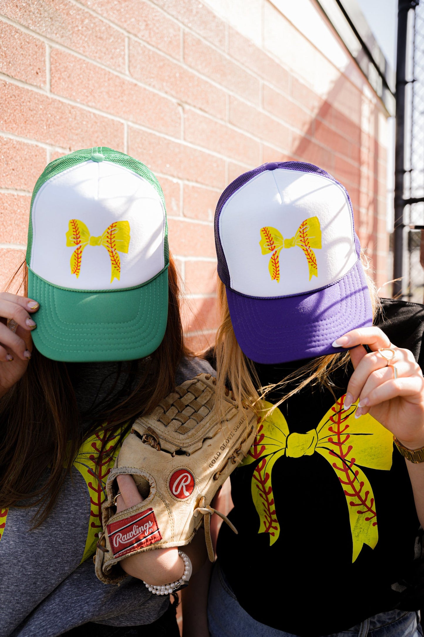 SOFTBALL BOW TRUCKER HAT