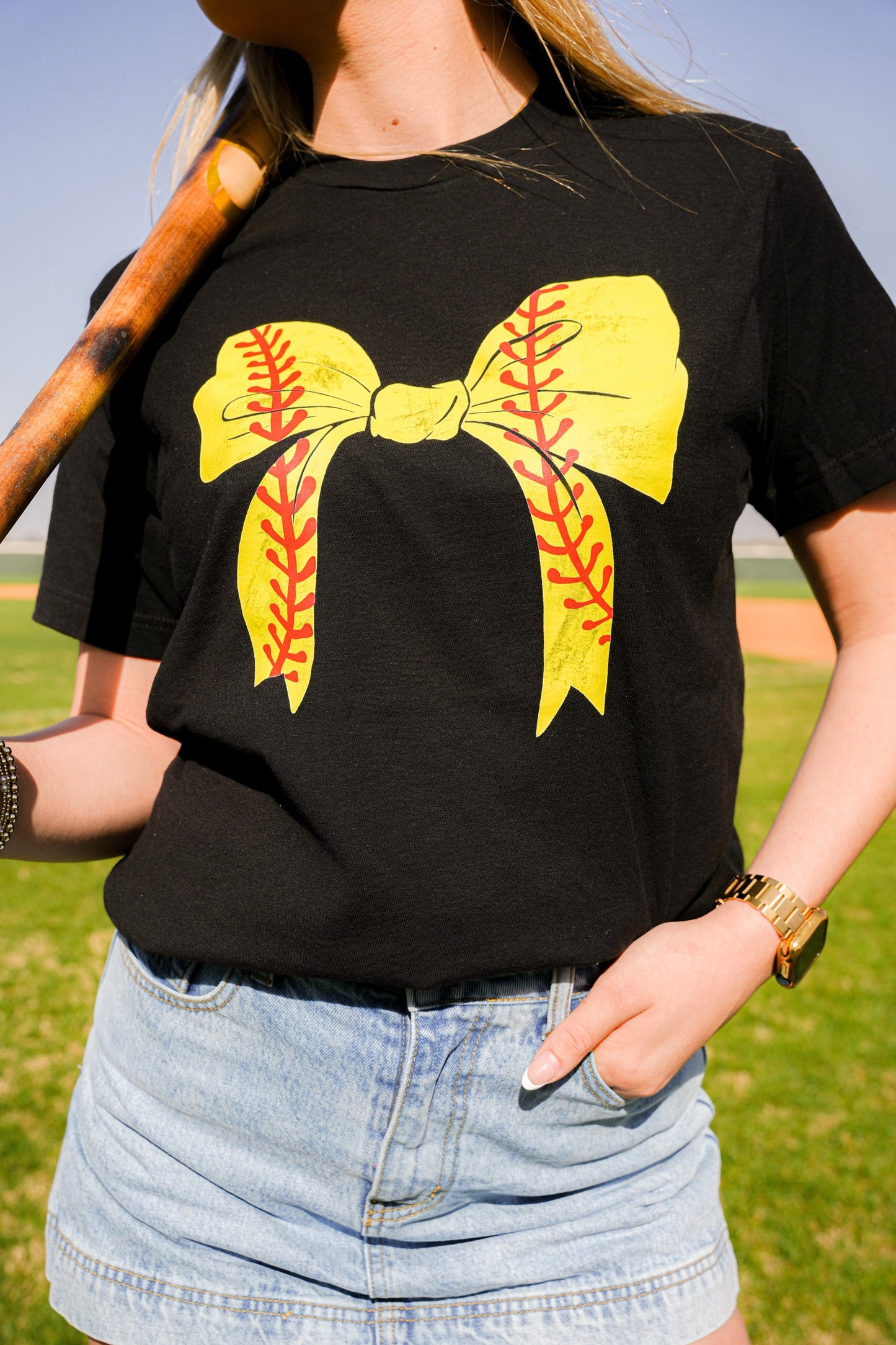 SOFTBALL BOW TEE