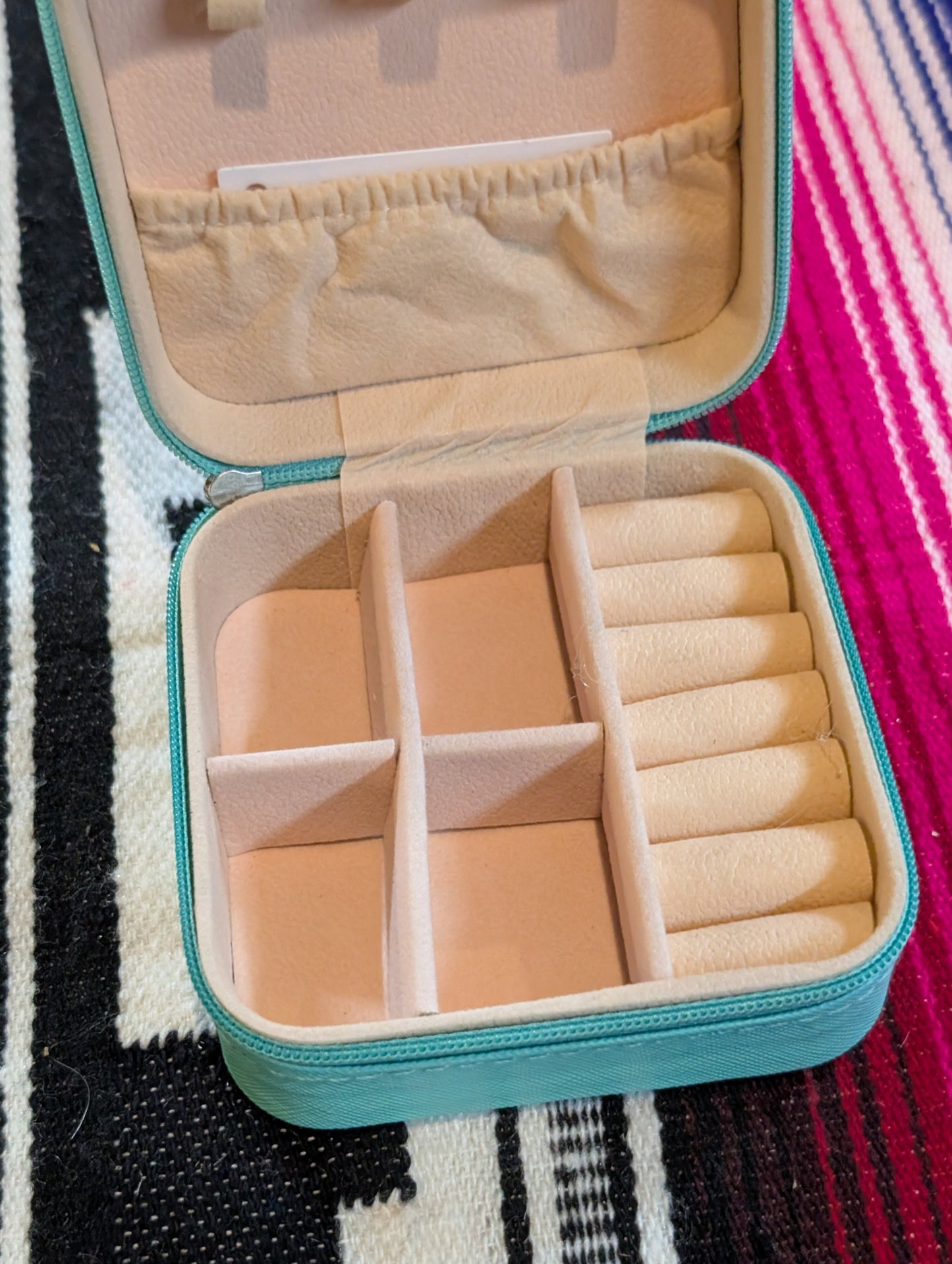 Western Style Mini Jewelry Box – Portable Travel Case (Limited Stock!)