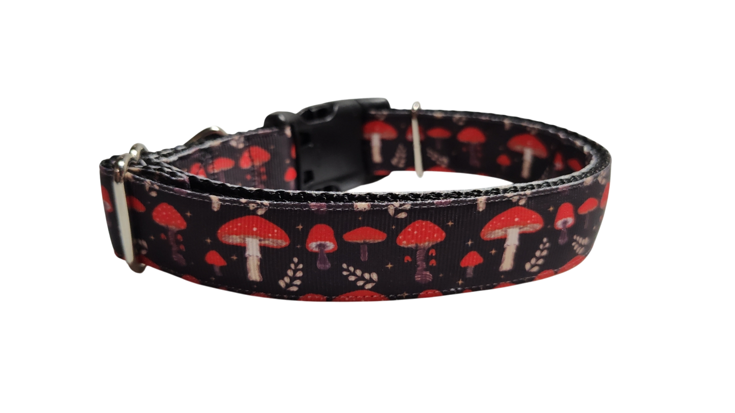 Red Mushrooms Nylon Dog Collar