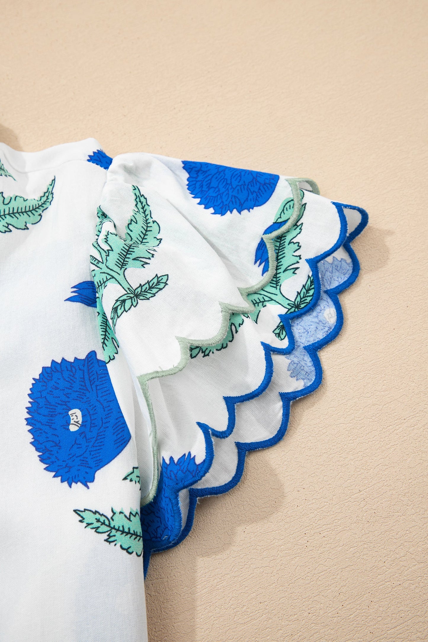 Flower Scallop Contrast Trim Short Sleeve Blouse