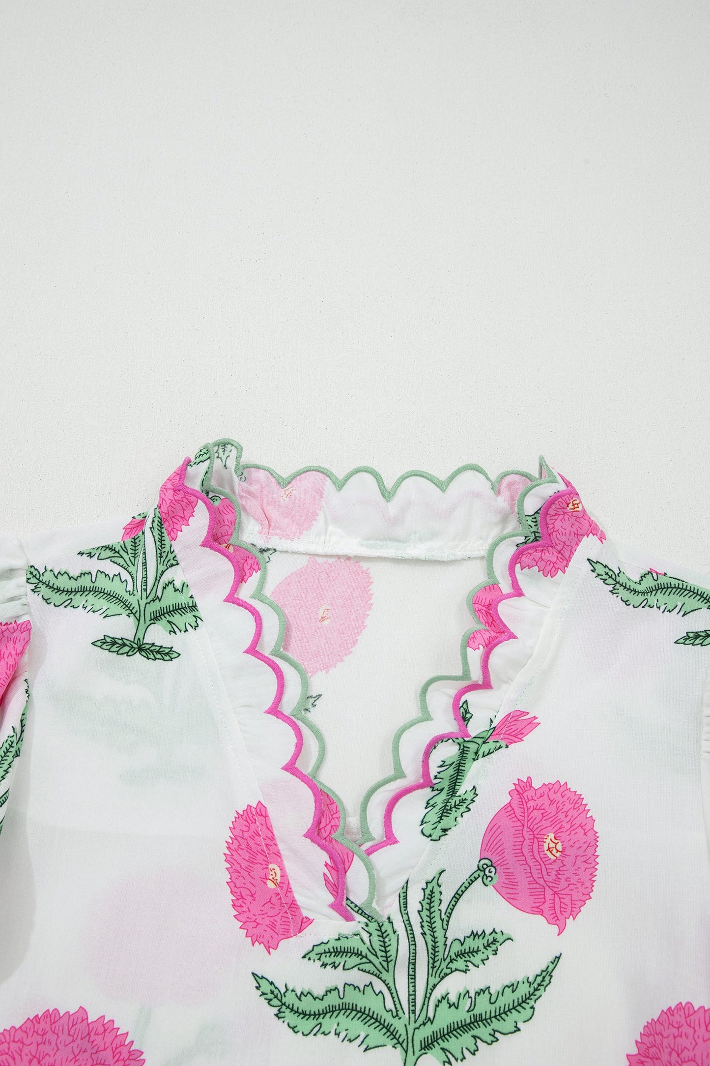 Flower Scallop Contrast Trim Short Sleeve Blouse