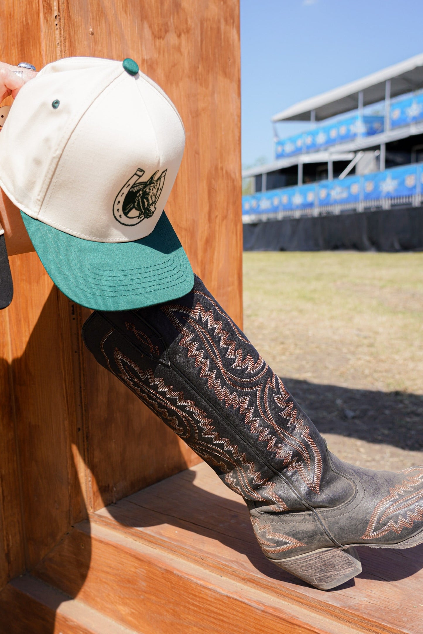 LUCKY HORSE CANVAS CAP
