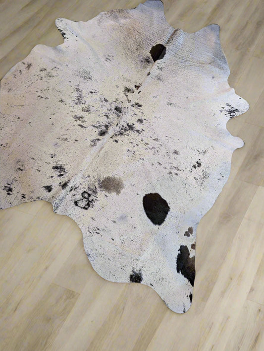 “Jazmine” Full Cowhide – Black & White (Salt & Pepper)