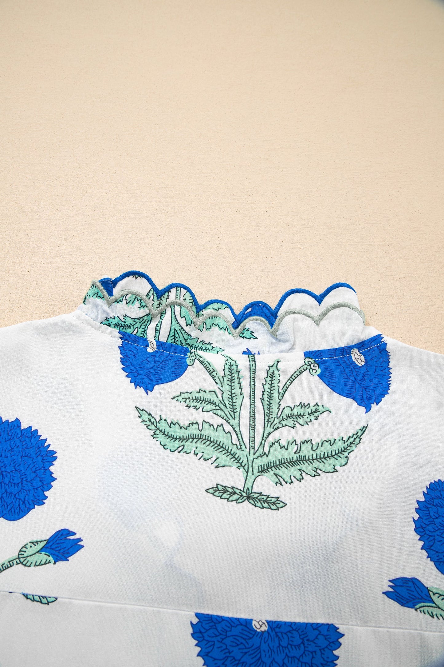 Flower Scallop Contrast Trim Short Sleeve Blouse